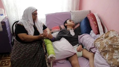Kocaeli İzmit'te yatalak kalan Taha Ülgü için yardım çağrısı