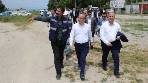 Çanakkale'nin Biga ilçesinde Bülent Turan, seçim çalışmaları kapsamında özel bir demir çelik fabrikasını ziyaret etti.