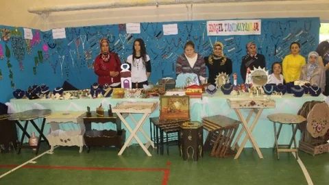 Beyşehir'de engelli kursiyerlerin eserleri sergilendi