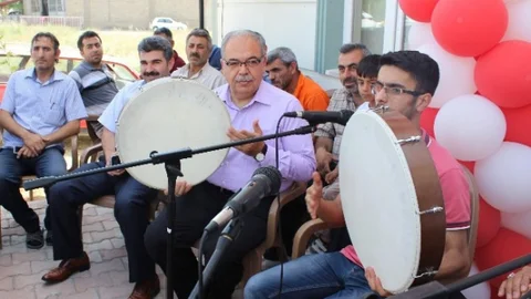 Adıyaman'da Başkan Kutlu, ilahi grubuna katıldı