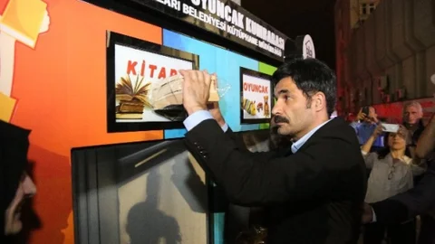 Adapazarı’nda Kitap Kumbarası'na kitap bağışı