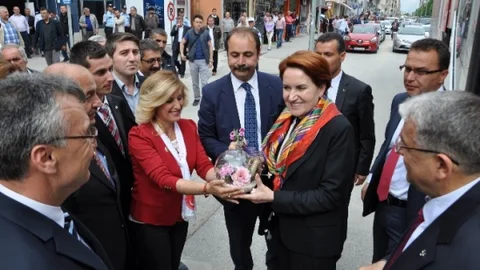 Bilecik'te Akşener esnafla buluştu