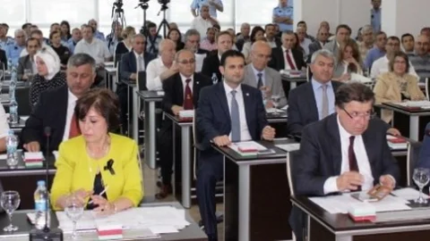 Çanakkale'de Belediye Meclisi toplantısında lokma tartışması yaşandı