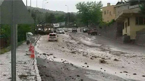 Kayseri'de sel, ulaşımı olumsuz etkiledi