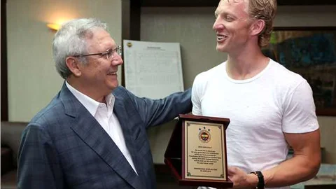 İstanbul'da Dirk Kuyt, Aziz Yıldırım ile bir araya geldi