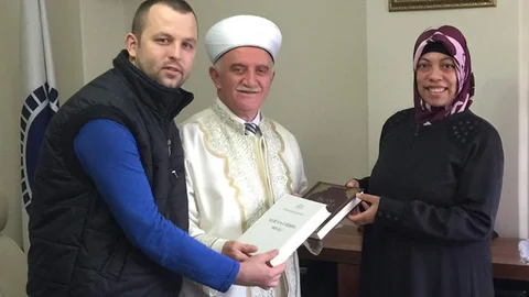 Bursa'da Müslüman olan Brezilyalı genç kız