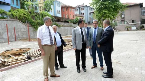 Bursa'da yıkılan Defterdarlık Binası'nın yerine sosyal alan inşa ediliyor.