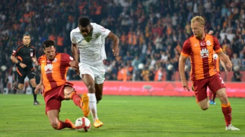 Bursa'da Maç İzlerken Turistin Eşyaları Çalındı