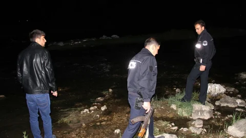 Van Gölü'nde inci kefali balığı için nöbet sürüyor