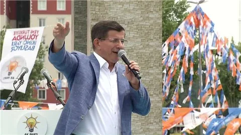 İstanbul'da Davutoğlu HDP adaylarını eleştirdi