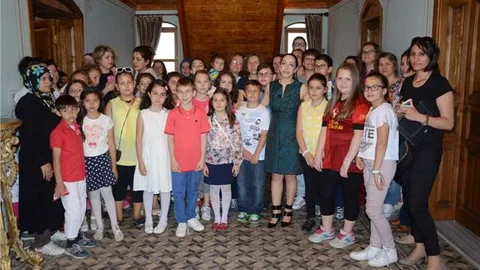 Çorlu'da minik ressamların eserleri sergilendi