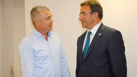 Antalya'da Demokrasi ve Yatırım Uyarısı