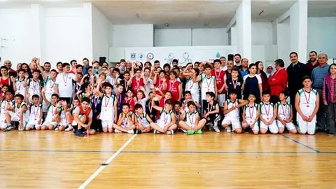 Denizli'de dostluk dolu bir basketbol maçı gerçekleştirildi