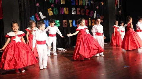 İnegöl'de anasınıfı öğrencileri yılsonu gösterisi düzenledi