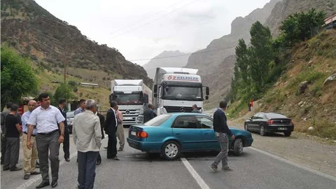 Hakkari'de kazalar protesto edildi