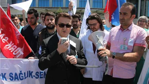 Zonguldak'ta sağlık çalışanları iş bırakarak protesto etti