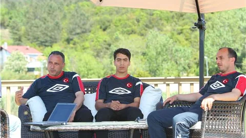 İstanbul'da Görme Engelli Futbol Takımı'nın antrenörleri ve oyuncuları, oyuncularının yeteneklerini ve antrenman süreçlerini anlattı.