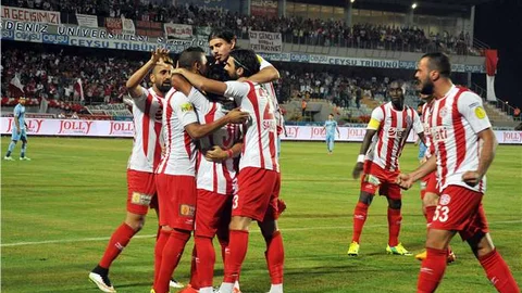 Antalyaspor Süper Lig için finalde