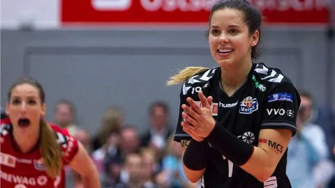 İstanbul'da Eczacıbaşı VitrA, Amerikalı genç pasör Molly Kreklow ile sözleşme imzaladı.