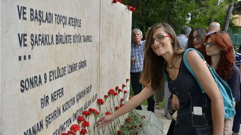 İzmir'de Nazım Hikmet anma etkinlikleri düzenlendi