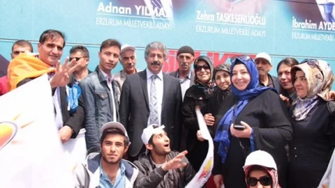 Abdurrahim Fırat, Erzurum'da HDP ve CHP'yi sert bir dille eleştirdi.