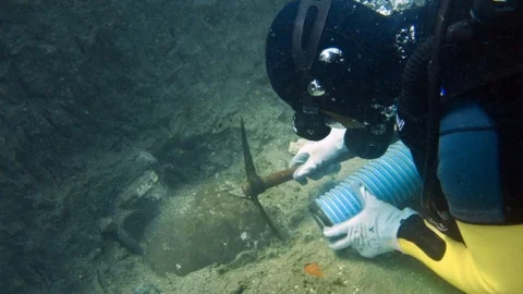 İzmir'de 17. yüzyıl Osmanlı savaş gemisi için kazı çalışmaları başladı