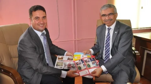 Adana'da gençlik projeleri için Kızılay ile işbirliği yapılacak