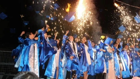 Karşıyaka'da mezuniyet coşkusu