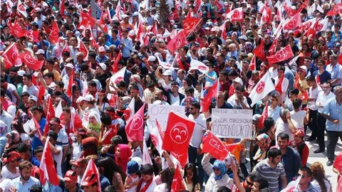 Osmaniye'de Bahçeli mitinginde özgür medya pankartları açıldı
