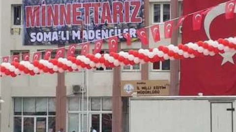 Manisa'da pankart tepkisi