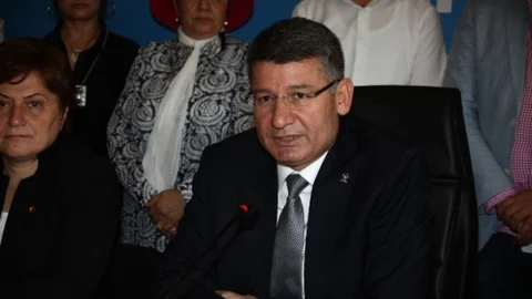 Adana'da AK Parti İl Başkanı Fikret Yeni, CHP'li bazı kişilerin kadınlara yönelik saldırısına tepki gösterdi.