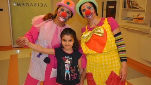 Acıbadem Adana Hastanesi'nde palyaço hemşire dönemi başladı