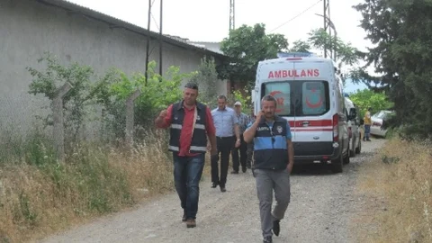 Balıkesir Edremit'te koyunların bahçeye girmesi yüzünden çıkan kavgada bir kişi hayatını kaybetti, iki kişi yaralandı.