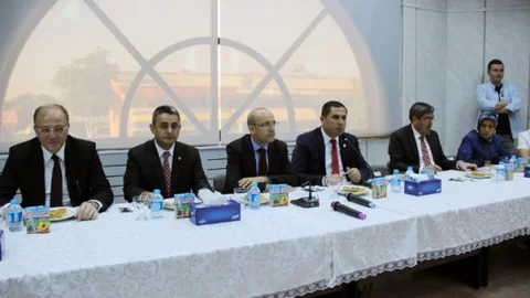 Maliye Bakanı Mehmet Şimşek, Gaziantep Ticaret Borsası'nda borsa üyeleriyle bir araya geldi.