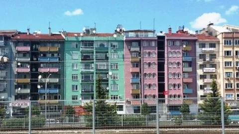 Kocaeli'de D-100 Karayolu üzerindeki binalar yenilendi
