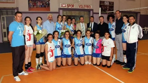 Manisa'da Voleybol Takımına Malzeme Yardımı