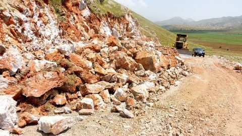 Malatya'da Kurucuova Mahallesi'nde yol çalışmaları sürüyor