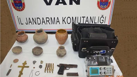 Patnos'ta tarihi eser kaçakçılığına baskın yapıldı