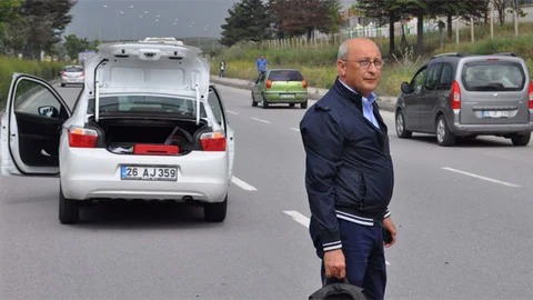 Eskişehir'de CHP'li aday Utku Çakırözer kaza geçirdi