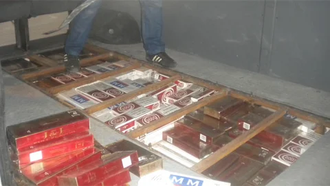 Samsun'da minibüs içinde 5 bin 10 paket kaçak sigara bulundu