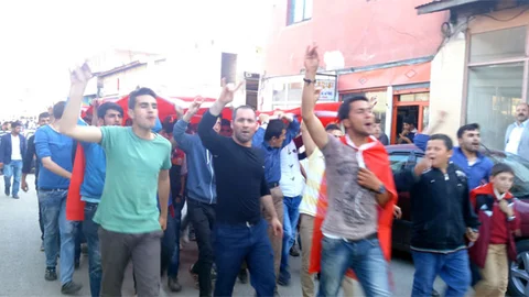 Erzurum'da HDP konvoyuna Pasinler'den tepki