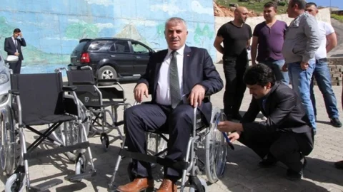 Bayburt’ta huzur evi sakinlerine tekerlekli sandalye yardımı yapıldı