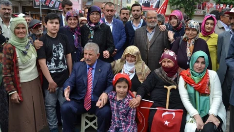 Amasya'da MHP Adayı Mehmet Sarı'nın coşkulu mitingi