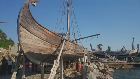 İzmir'de 2 Bin Yıllık Roma Limanı Yeniden İnşa Ediliyor