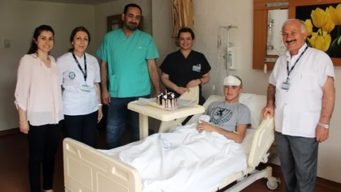 Çanakkale'de motosiklet kazası geçiren genç, doğum gününde hayata döndü