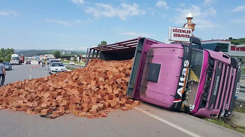 Samsun'da Tüpgaz Tankeri ile Kamyon Çarpıştı