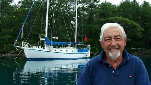 Sadun Boro, ünlü Türk denizci, 87 yaşında Muğla'nın Marmaris ilçesinde hayatını kaybetti.