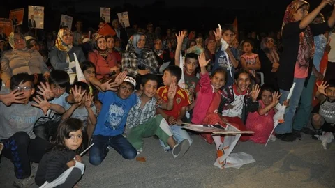 Malatya'da AK Parti mahalle toplantıları yoğun ilgiyle devam ediyor.