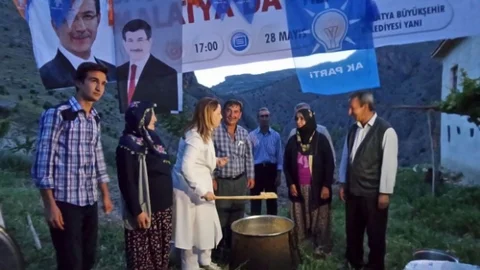 Malatya'da seçim çalışmalarını sürdüren Çalık, AK Parti'nin en büyük milliyetçi parti olduğunu vurguladı.