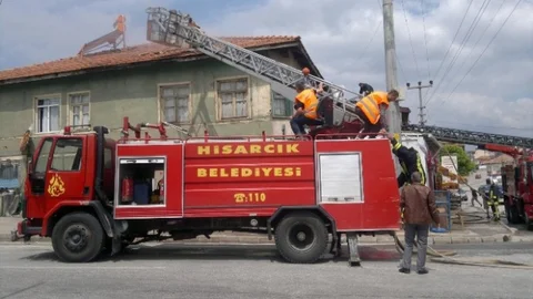 Kütahya'da ahşap bir evde yangın çıktı